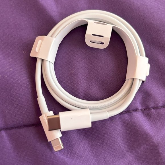 Apple: USB-C to Lightning Cable, 3 Feet, White - Picture 2 of 2
